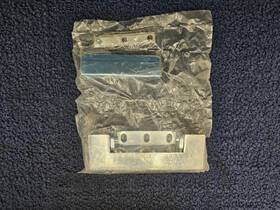 P1031489 Component Hardware Qty 2 Hinge Edgemount Non-rise 1008475
