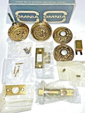 00.pa1 Omnia 260/00.pa1 Us3 Brass Ornate Floral Passage Door Knob Set 2-5/8 Nos