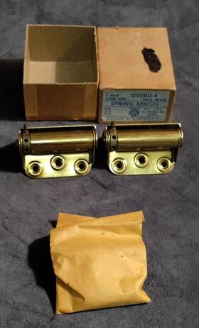 05080-4 Padlock & Hardware Co. Vtg Safe And Adjustable Spring Screen Door Hinges Dull Brass