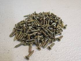 554-010222 Schlage Pile Of Screws 9 X 3/4-in For Door Hinges Polished Brass