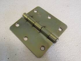 556-010222 Schlage 3-1/2-in Door Hinge Radius Round 1/4-in Corner Polished Brass 3 Hole