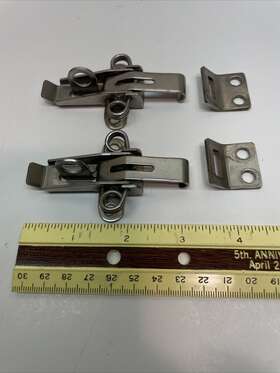 1xpe6 Southco Two. Stainless Latches